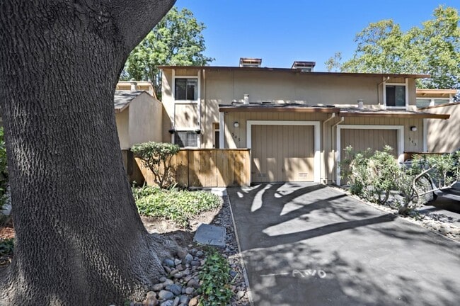 Building Photo - 545 Cassatt Way