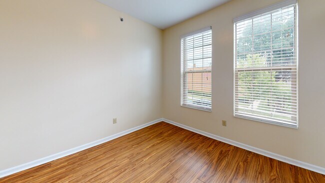 Photo - 18 S Poplar, Uptown Oxford