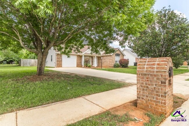 Photo - 462 Falkirk Dr