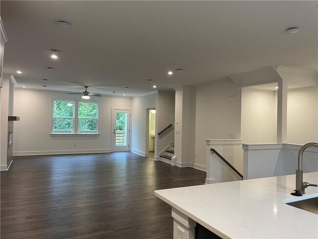 Photo - 3391 Catalan Aly