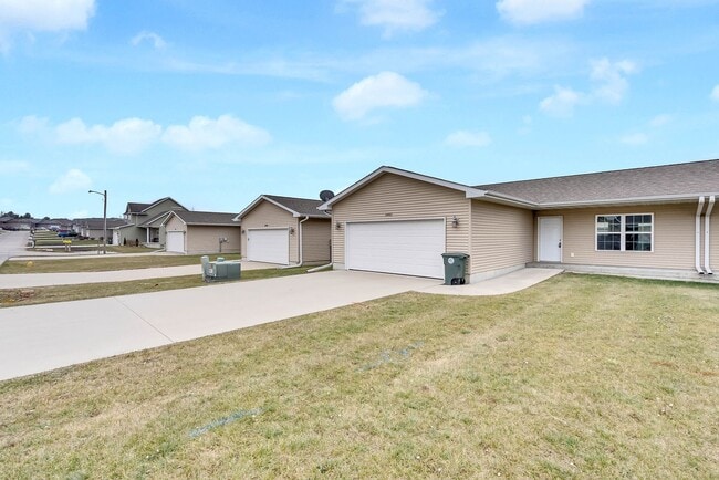 Photo - 5482 Summerland Drive