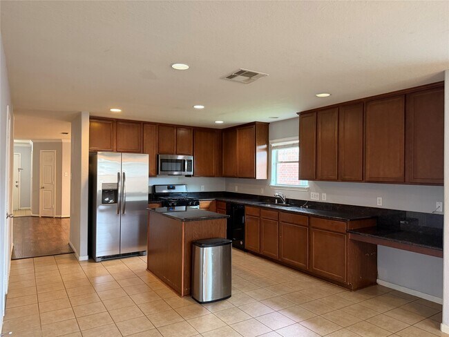 8023 Clover Leaf Dr