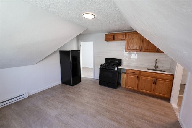 Building Photo - 8 Colonial Ave Unit 3
