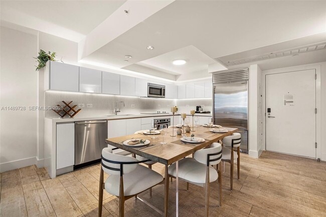 Building Photo - 102 24th St Unit 1412