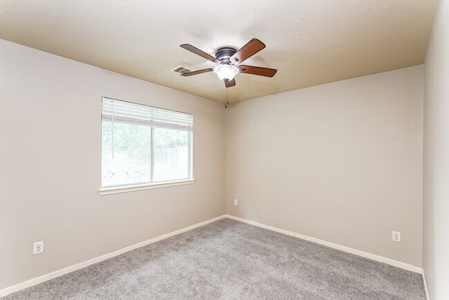 Photo - 1710 Leafhopper Ln