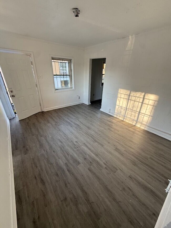 Photo - 975 Sparks St SW Unidad B