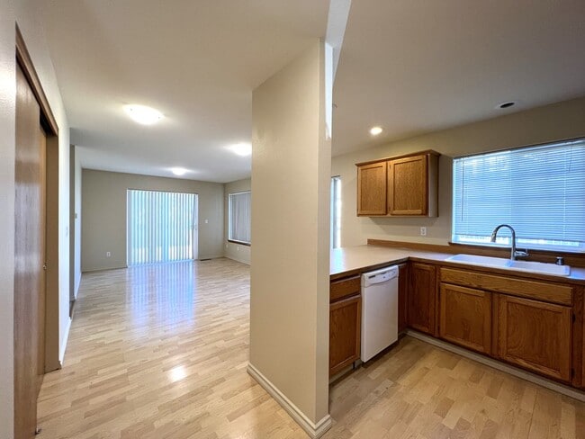 Photo - Spacious Craftsman Style Home - Pet Friendly!