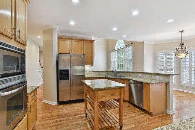 Photo - 330 Winherst Ln