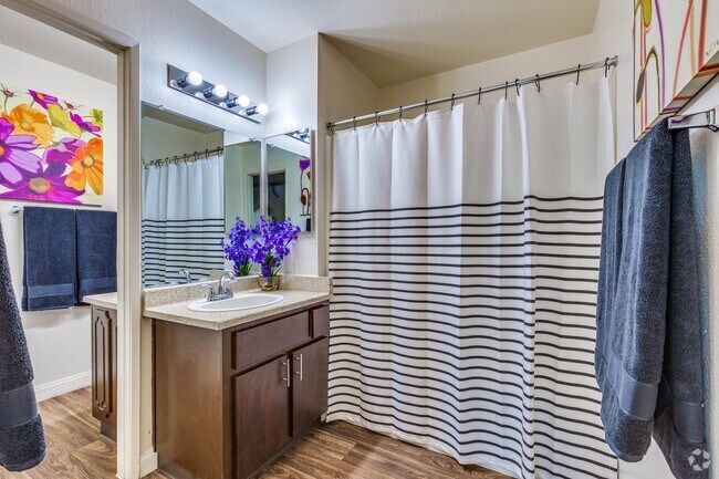 Model 2 BR, 2 BA - 912 SF