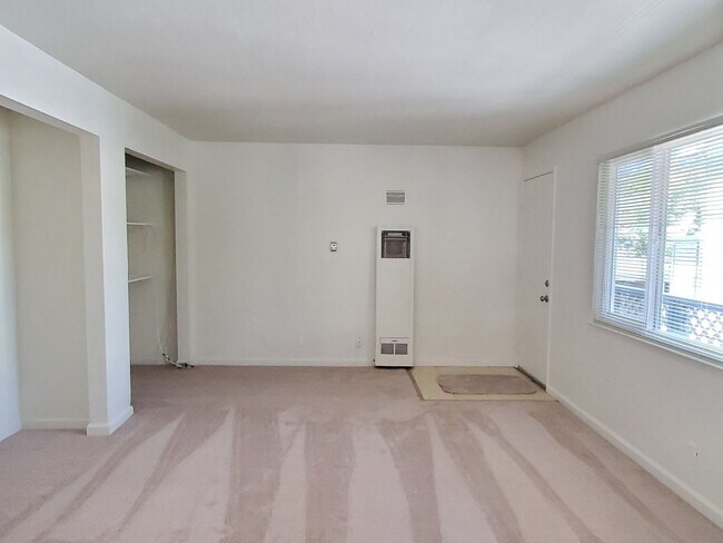 Photo - 357 S 4th St Unidad 06