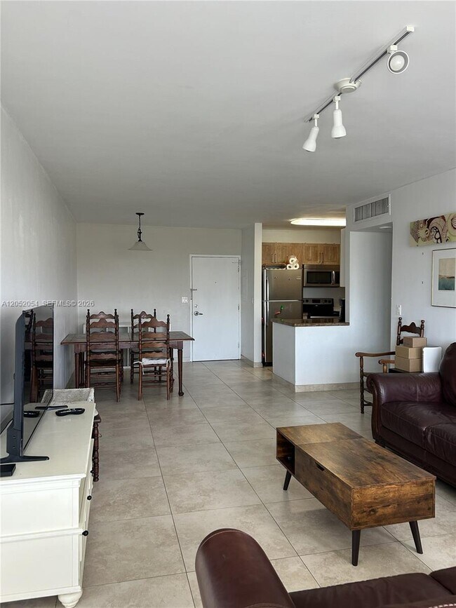 7441 Wayne Ave Unit 8R