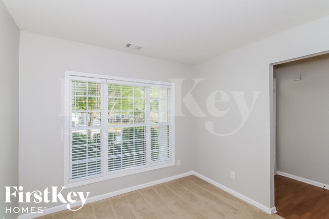 Photo - 1055 Westmoreland Ln NE