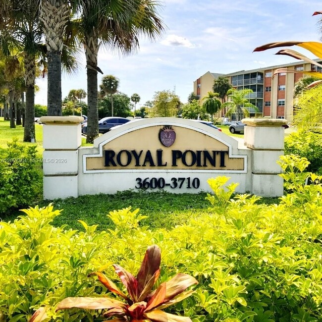 Building Photo - 3700 NW 21st St Unit 109