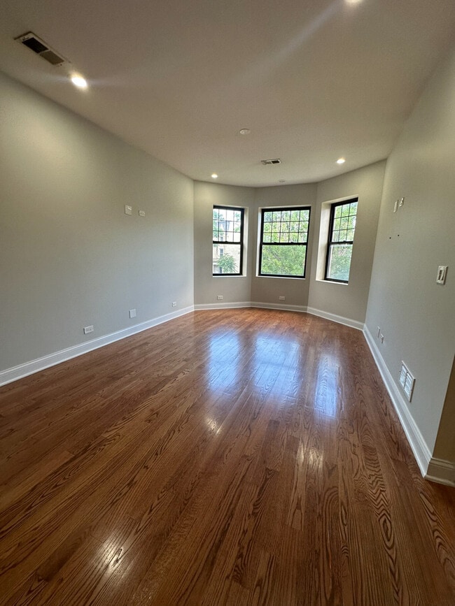 Photo - 4336 S Indiana Ave Unit 1