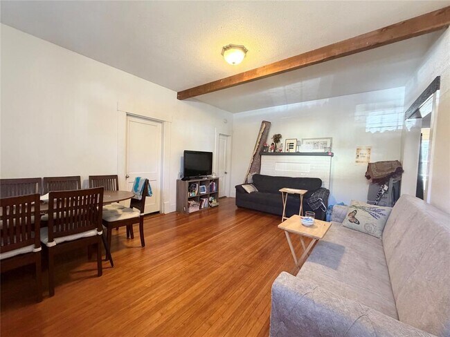 Photo - 407 W 35th St