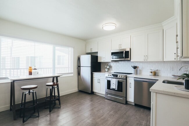 Photo - 245 Lee Street