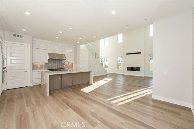 Building Photo - 209 Mask