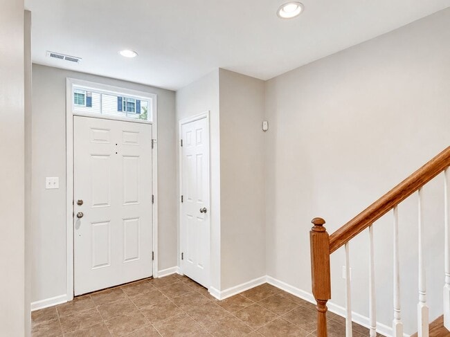 Photo - 1743 Theale Way