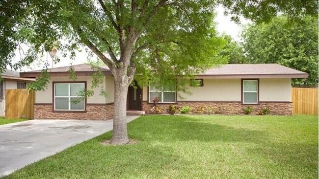 Beautiful 4 bedbroom 2 bath home in McAllen. - Beautiful 4 bedbroom 2 bath home in McAllen.