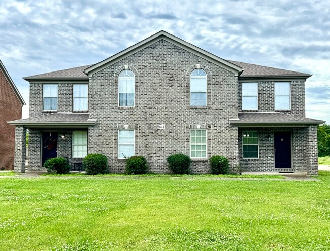 Building Photo - 641 Hampton Way