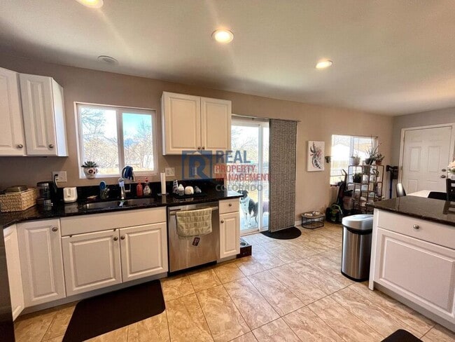 Photo - 2550 Bellamy St