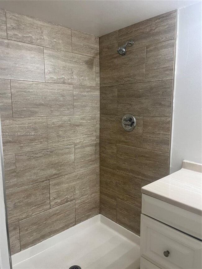 Building Photo - 725 NW 103rd Terrace Unit 101