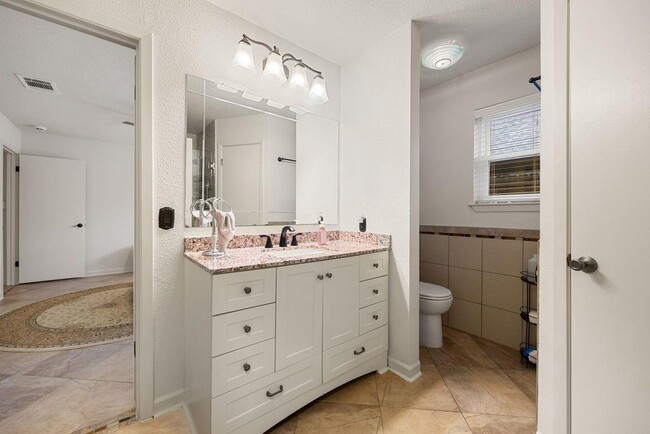 Photo - 2306 Townhall Ln