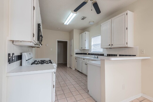 Photo - 17030 Macleish Dr