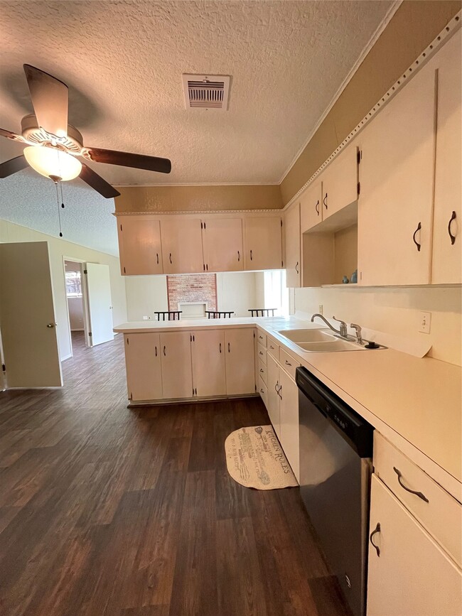 Photo - 317 Evans St