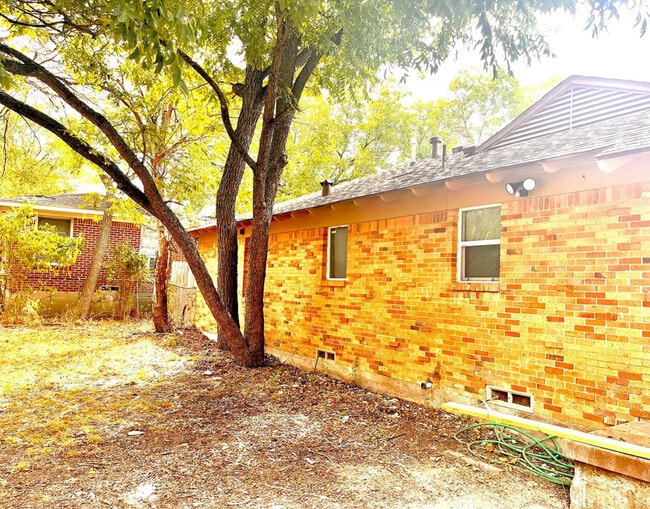 Photo - 1715 Essex Ave