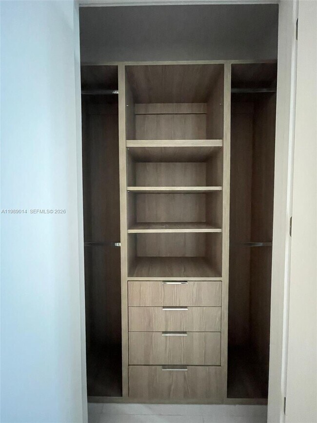 Photo - 851 NE 1st Ave Unidad 1806