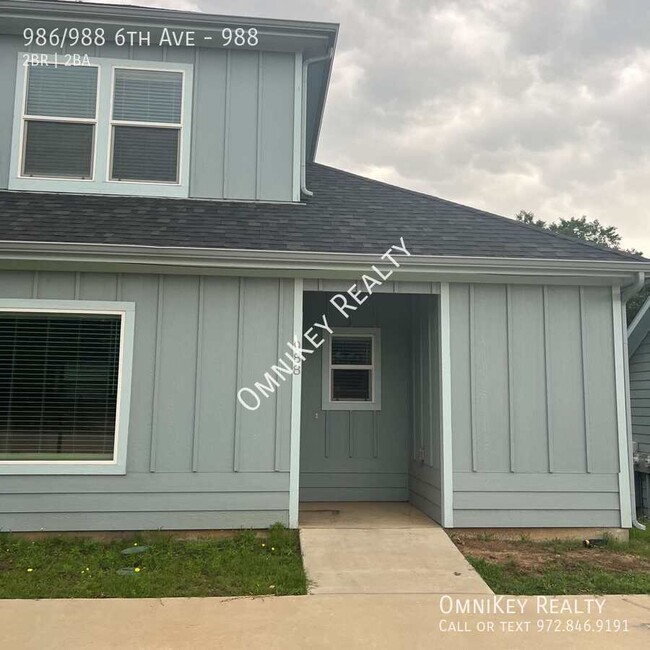 Building Photo - 986/988 6th Ave-988 Unit 988 Rental