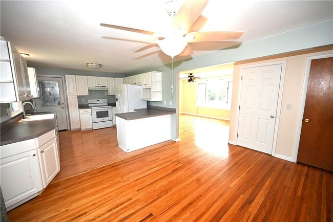 Building Photo - 1093 Washington St