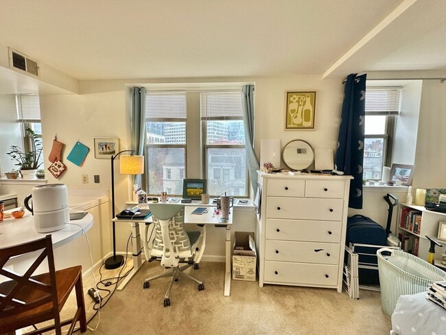Photo - Château Living in this Dupont Circle Delightful Studio- Blocks from the Metro! Unit 503