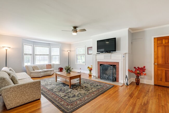 Photo - 206 Lakeland Dr