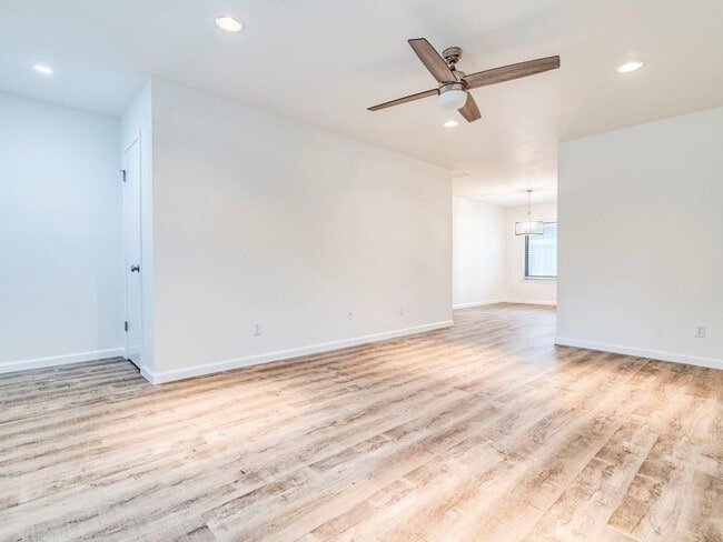 Photo - 8305 Summer Side Dr Unidad 165