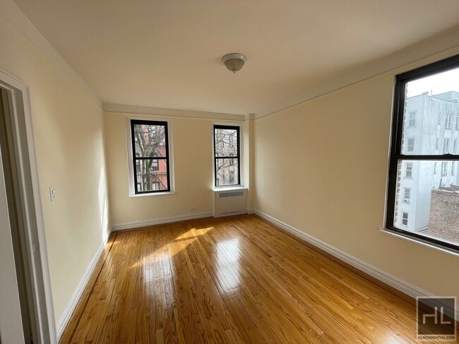 Photo - BROADWAY Unit 4C