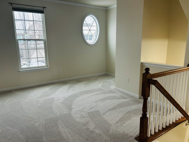 Sala de estar - 240 Broadstone Dr