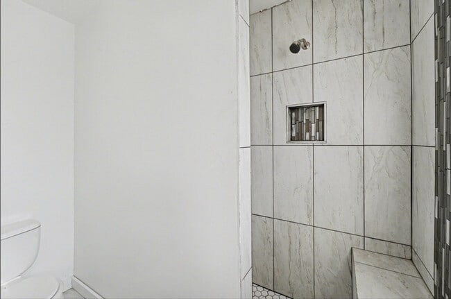 Photo - 732 N Victor Ave Unit B