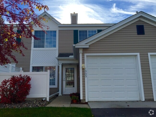Building Photo - Charming 2 Bedroom Townhouse in Burnsville...