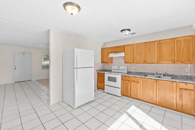 Photo - 4869 Gulfstream Rd