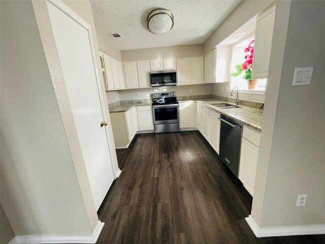 Photo - 2431 Deer Run