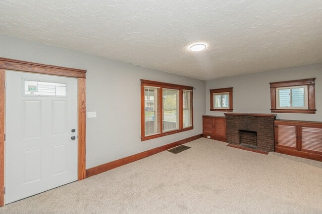 Photo - 1038 W 11th St