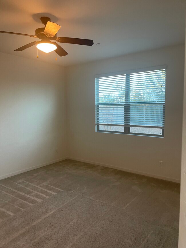 Master bedroom. - 2185 S 237th Dr