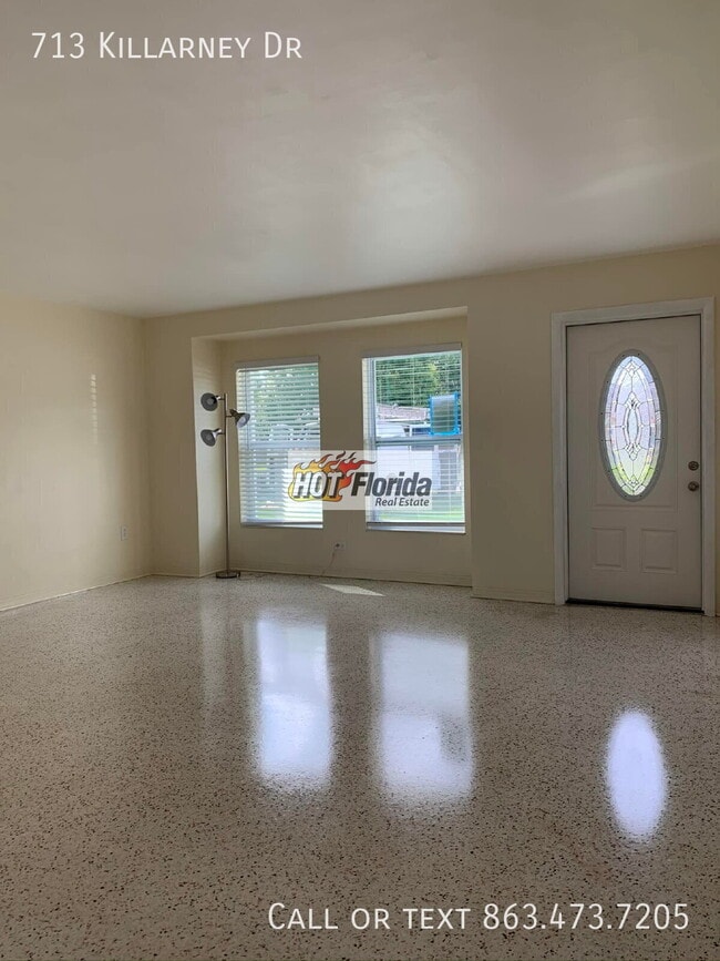 Photo - 713 Killarney Dr