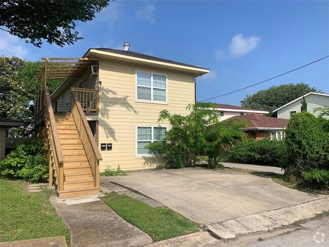 Building Photo - 213 1st St Unit A Rental