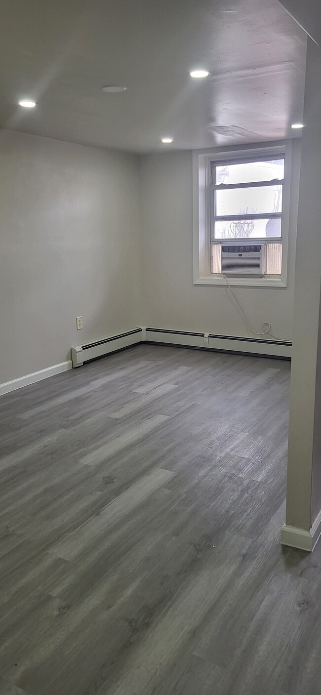 Photo - 1843 E 51st St