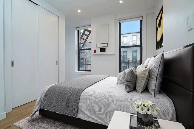 Photo - 137 Thompson St