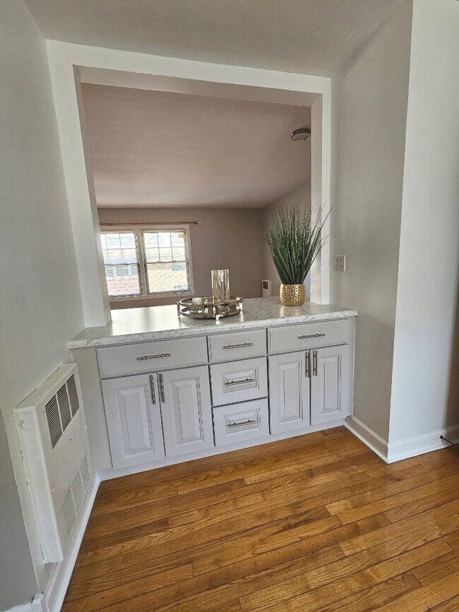 Photo - 7526 N Ridge Blvd