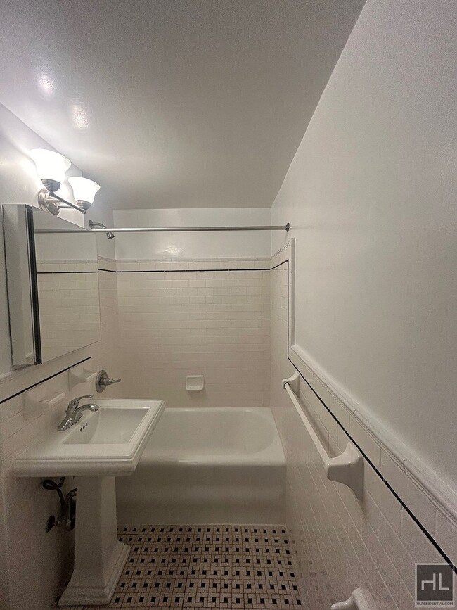 Photo - Christopher Street Unidad 2N